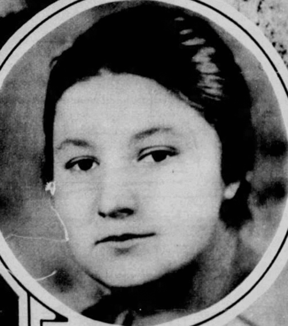 Vera Menchik in a 1927 newspaper photograph, the year she won the first Women's World Championship